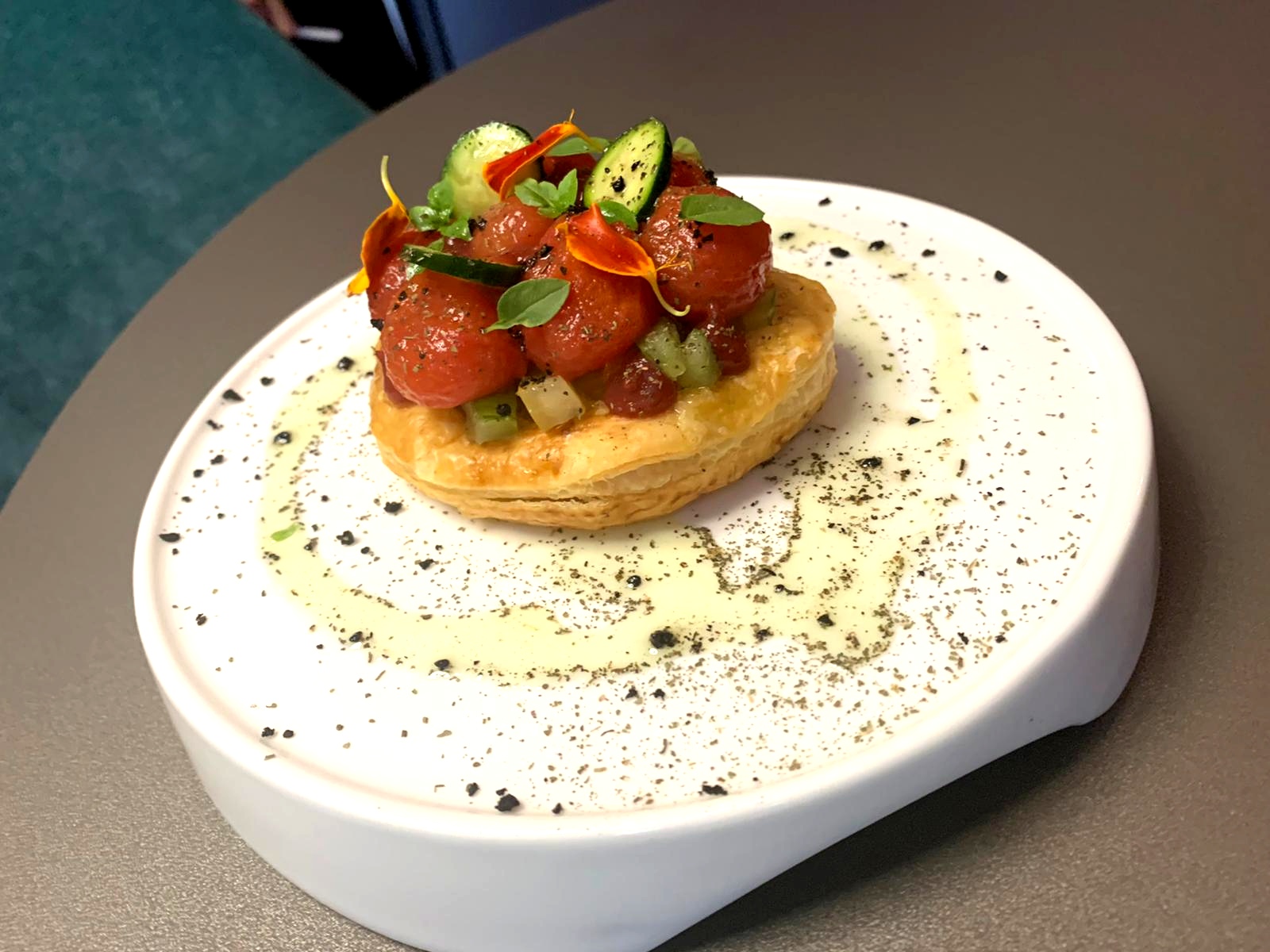 Tarte fine tomates anciennes - pointe de fraise et basilic - Juillet2021 Experiences